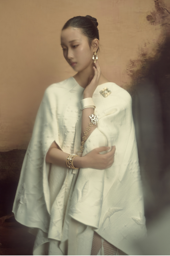 Yuhuchun Vase Drop Earrings