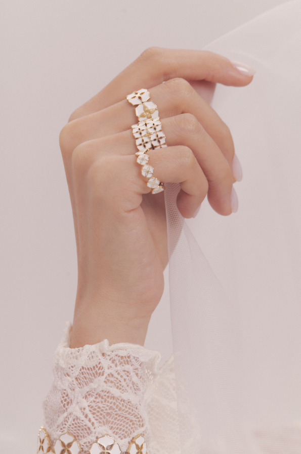 White Porcelain Persimmon Calyx Slim Ring