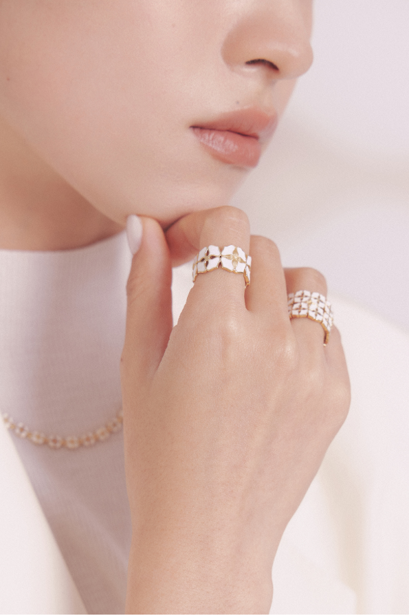 White Porcelain Persimmon Calyx Medium Ring
