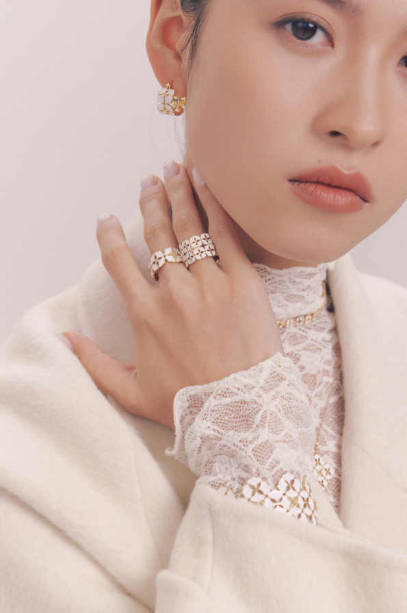 White Porcelain Persimmon Calyx Wide Ring