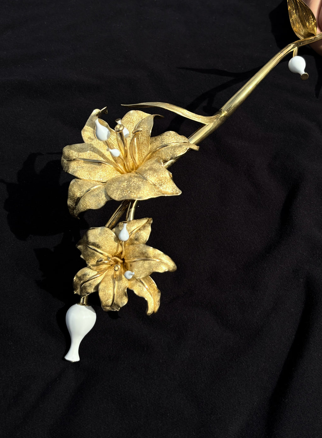 Lily Yuhuchun Vase Shoulder Piece Jewelry collection